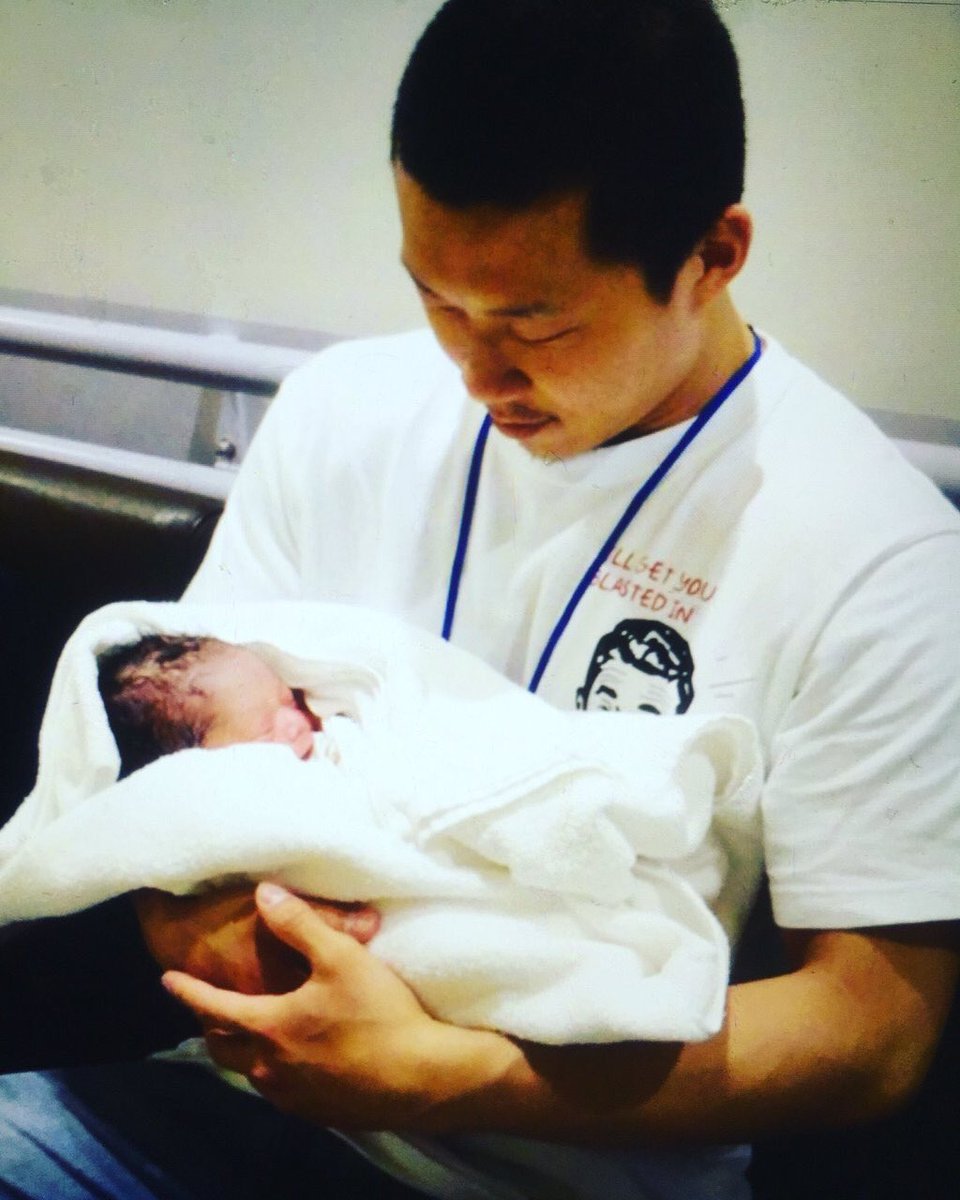 gian_portion's tweet photo. 先生おめでとです。

俺の中3の時の副担と野球部顧問でした。

勉強以外の事は教えてもらいました。

俺がダンスするきっかけを作ってくれた人です。
ほんまに可愛がってくれてる事感謝してます！

#AndftdFam #祝出産 https://t.co/VMjGLnHdyI