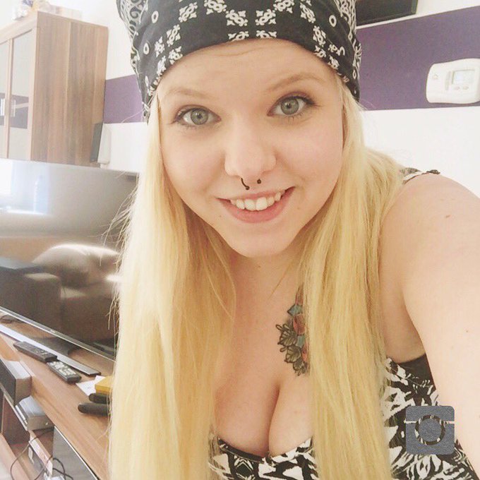 Watch LunaLove's leaked NSFW photo on TwXstars