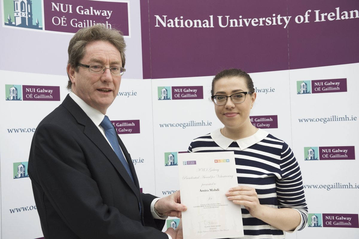 UniGalwayALIVE's tweet image. Incredible volunteers @Cellexplorers celebrate achieving ALIVE Certificate from President! #NUIGstudentvolunteer