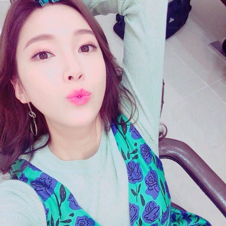 jbmtjrjsyjbbyka's tweet photo. 예쁘고 귀여운 울 시카언니 생일축하합니당🎉🎉 언제까지라도 사랑하고 존경하고 있어요💖 사랑해요~~
#AlwaysWithJessica #HappyJessicaDay #제시카생일축하해 https://t.co/iAbDjp3rav