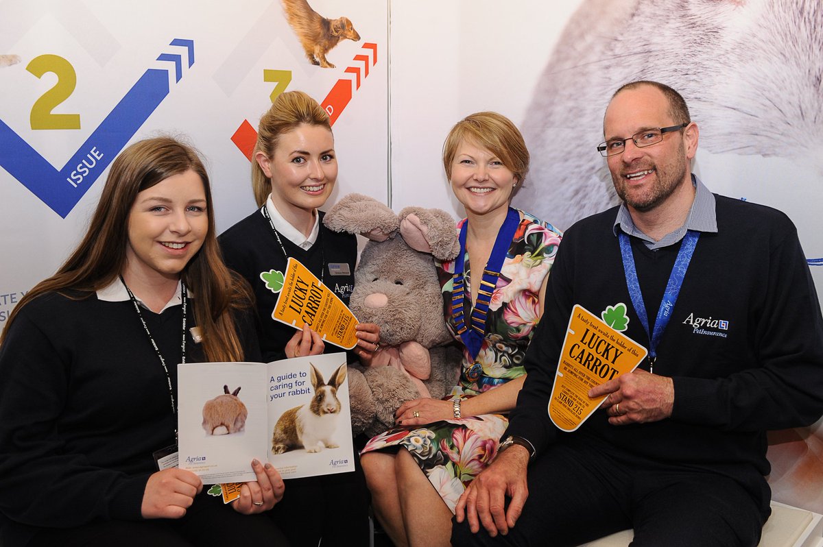 AgriaPetUK's tweet photo. How fabulous - our busy bunny Thumper got to meet BSAVA President Tricia Colville at #BSAVA2016 ! Roll on 2017! https://t.co/UkzbuN0vJJ