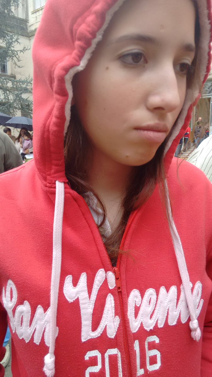 sextosanvi's tweet photo. Cuando te planchas el pelo y llueve https://t.co/DPrmEokcmW