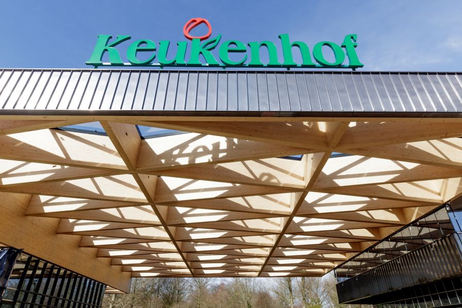 VanWijnenGroep's tweet photo. Nieuwe poortgebouw van @visitkeukenhof vergroot ultieme bezoekersbeleving! #MeerDanBouwen https://t.co/k223WRdh3F https://t.co/gXAb2si86S