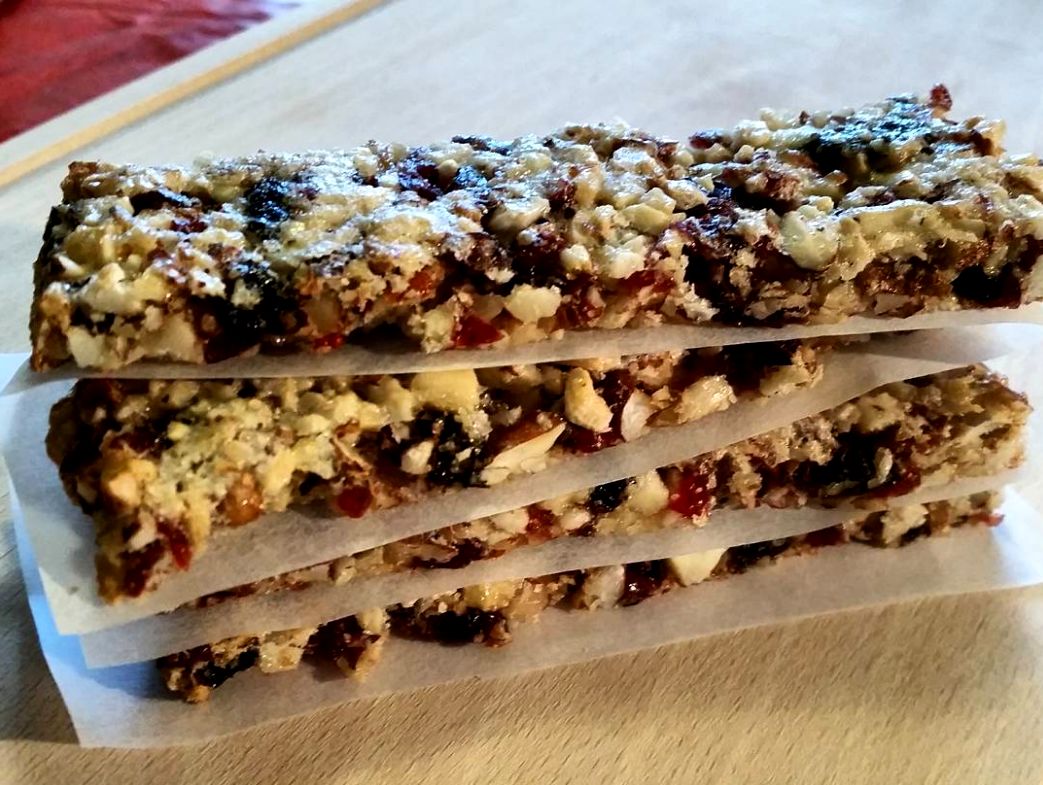 sandrabombos's tweet photo. Granola bars 👀💪
#granola #granolabar #nuts #almonds #pistachio #driedfruit #plums #raisins #pinenuts #healthy #snack https://t.co/ijcKWnWsss