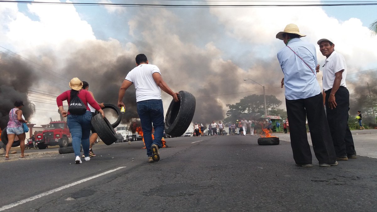 Manifestantes de Los Abanicos #3, en David, queman llantas y mantienen vía Interamericana cerrada <a href="/TReporta/">Telemetro Reporta</a>