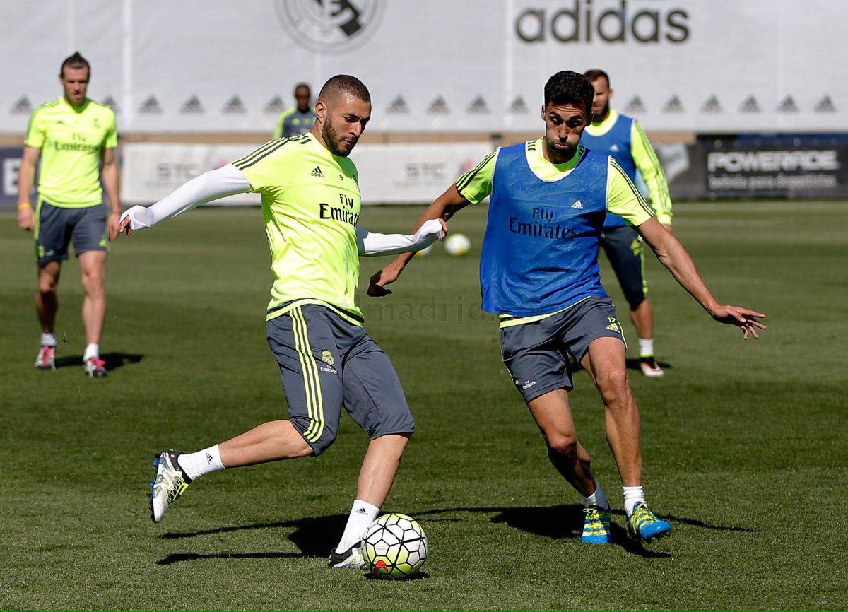 Benzema's tweet photo. Training today con mi amigo @aarbeloa17 !!! @realmadrid #HalaMadridYNadaMas https://t.co/fNsHlbXPss