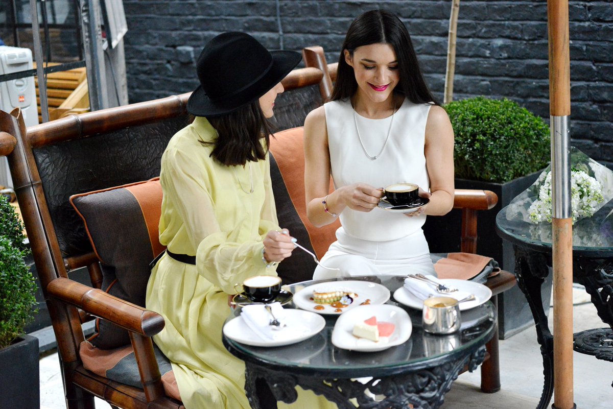 AnisaSojka's tweet photo. Coffee, cake and the new @PANDORA_UK ESSENCE collection | See more > https://t.co/YTmKOIz1BN #HerESSENCE https://t.co/fVGhfJEWxJ