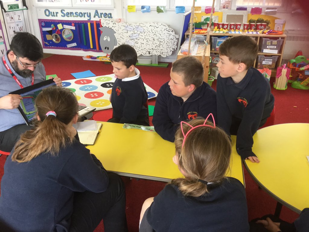 ysgolyddraig's tweet photo. #ecosquad making #ecofriendly requests for our new school! @ToulsonNick @BouyguesUK #newbuildprogress #ecoschools https://t.co/qooBjDo9FC