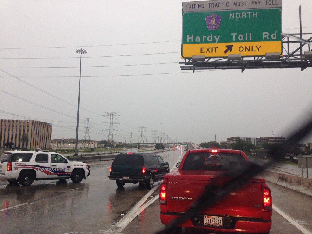 Beltway 8 @ Hardy Toll Road closed.  #houstonflood #KHOU11 #houstonweather