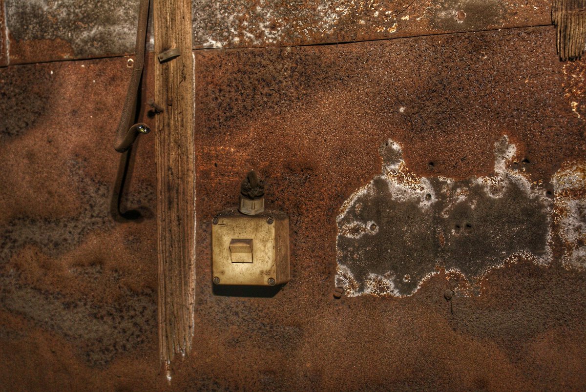 Erstmal Licht an 
#lostplace #verlassen #dunkelheit