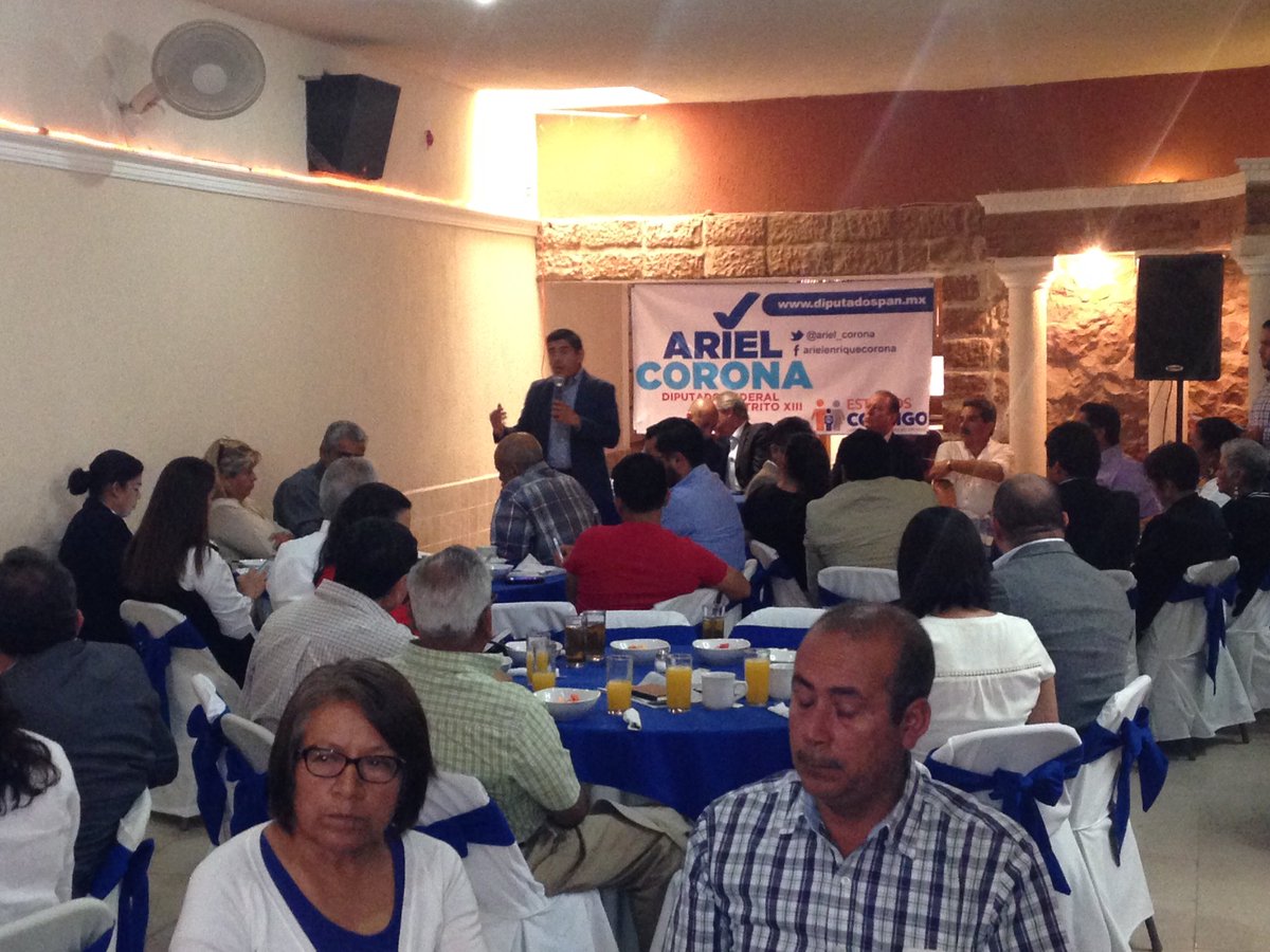 El Sen <a href="/TorresGrac/">Fernando Torres</a> acompañando al Dip <a href="/ariel_corona/">Ariel Enrique Corona</a> en el anuncio d la gestión de recursos para escuelas de Cortazar