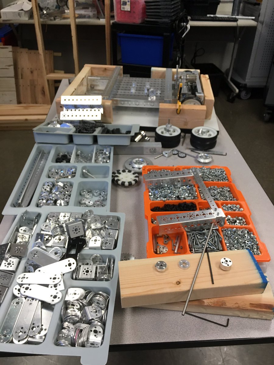 EdTechMaker's tweet photo. Students making great progress on the competition robot #tetrix #robotics @pantheracad #maker #MakerSpace #MakerEd https://t.co/JJEog73lYq