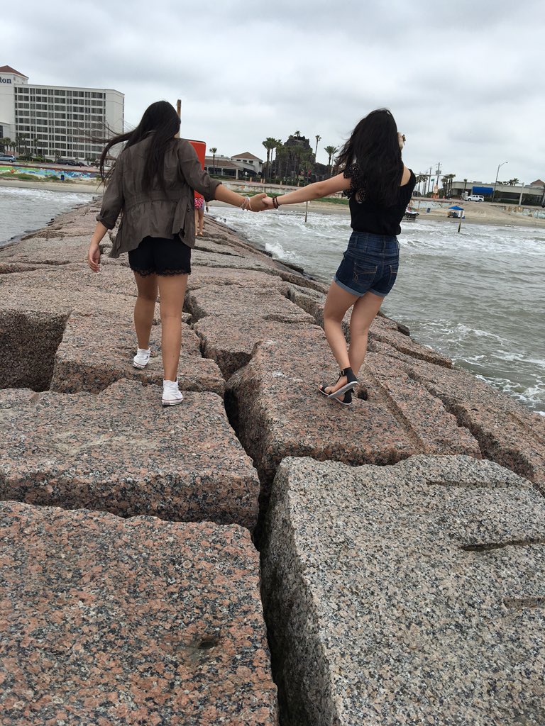 nvilaisaeng's tweet photo. 04/16/16
Day 4
ππΌHOSA SQUADππΌ
Goodbye!
Ni & Nadia Recap π
#Area5islive
#HOSAonfire https://t.co/KO5d99D1iS
