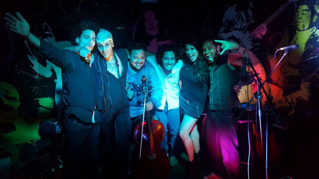 GARCIArocanrol's tweet photo. Esta fue nuestra despedida en el cierre de @CafeArtConcert, fueron un público hermoso y mágico. ¡Que sea otra vez! https://t.co/suCX2988VW