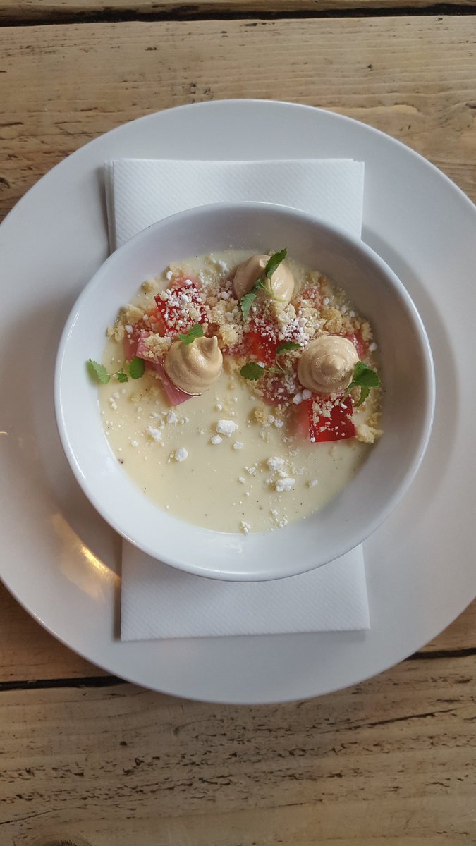 AllotmentNQ's tweet photo. White chocolate pannacotta, rhubarb jelly #newmenu #desserts https://t.co/0PQWX4NV3T