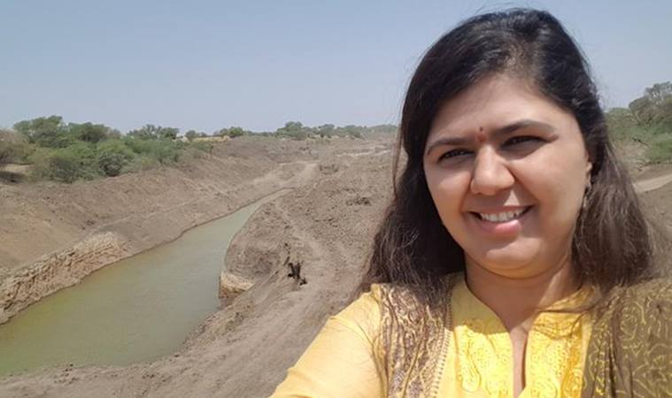 IndianExpress's tweet image. Was only taking pictures of water in a trench, says Pankaja Munde on selfie row
indianexpress.com/article/india/…