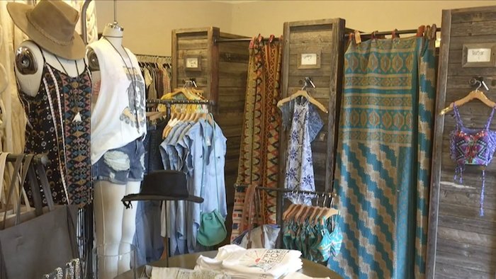 SMU_Look's tweet photo. Dallas' wildly popular boutique, @TheGypsyWagon, is the definition of boho-chic: https://t.co/hTX6l9TSOt #SMUTheLook https://t.co/Fh3izHEOQs
