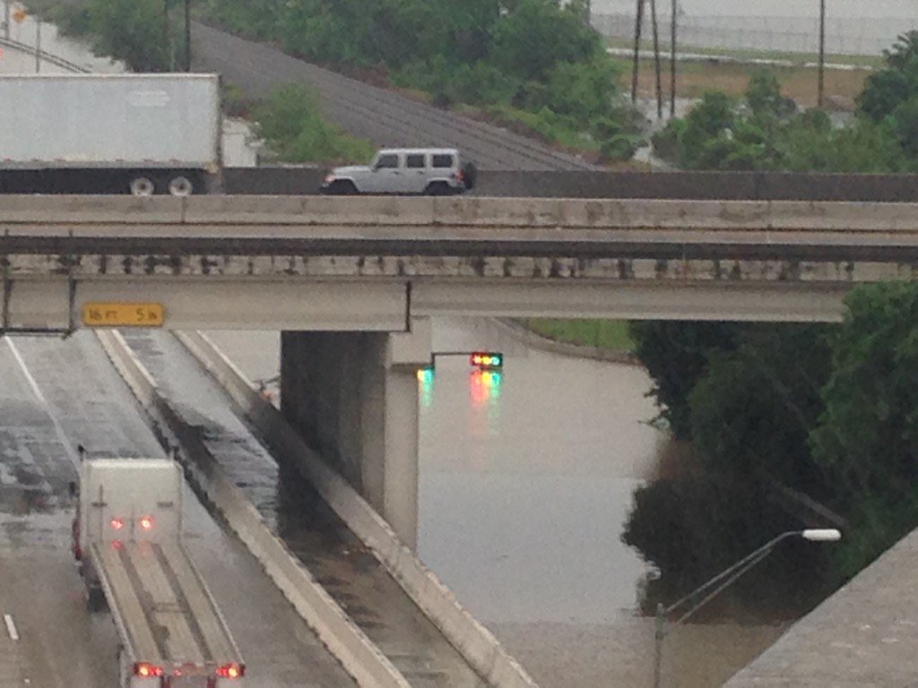 Hardy Toll Road feeder floodwaters touching traffic lights over road. #houstonflood #KHOUweather