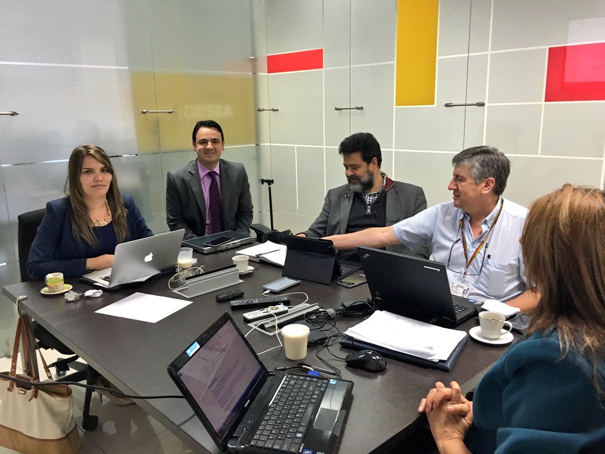 kesterling's tweet photo. Nuestro compromiso con #modoreforma de @udistrital continúa. Ahora reforma del estatuto general @nataliaarizar https://t.co/TUiVKRnmab