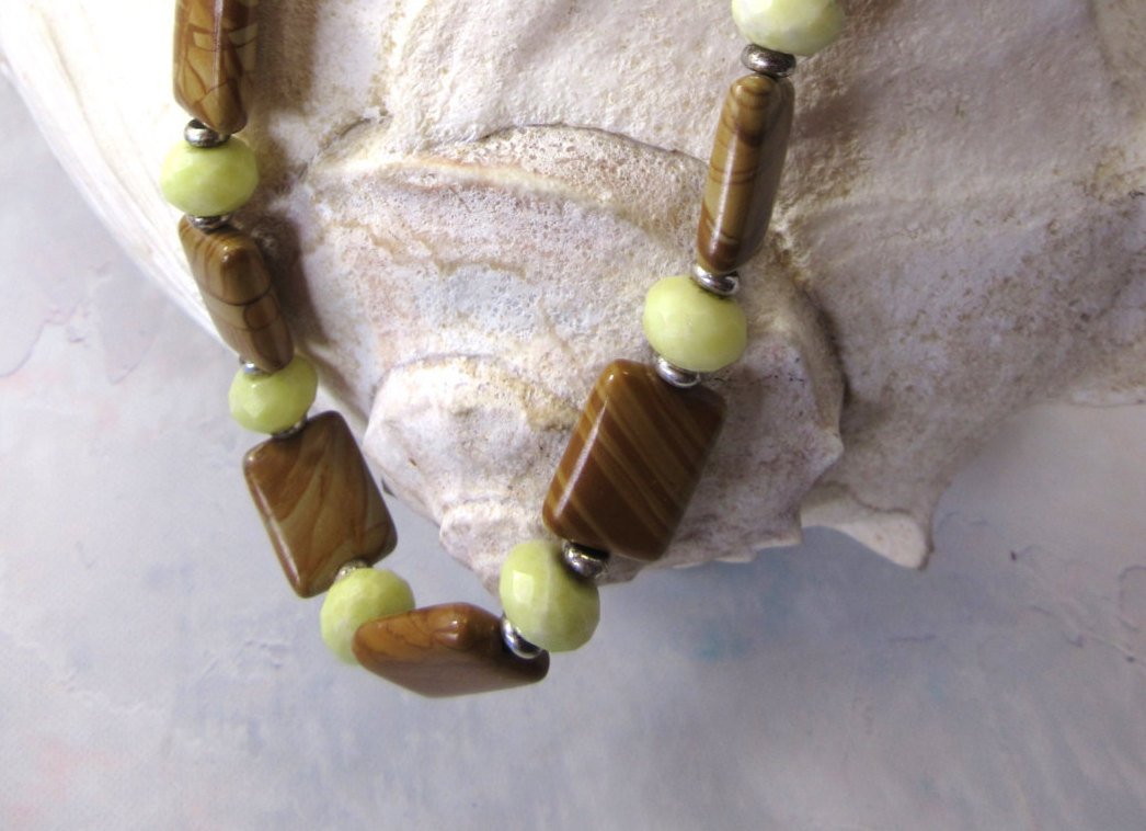 Gwynstone's tweet photo. Picture jasper jewelry - faceted green howlite choker - artis… https://t.co/5hx4MLE20Z #Etsyhandmade #ArtisanQuality https://t.co/4z3W4Trdjk