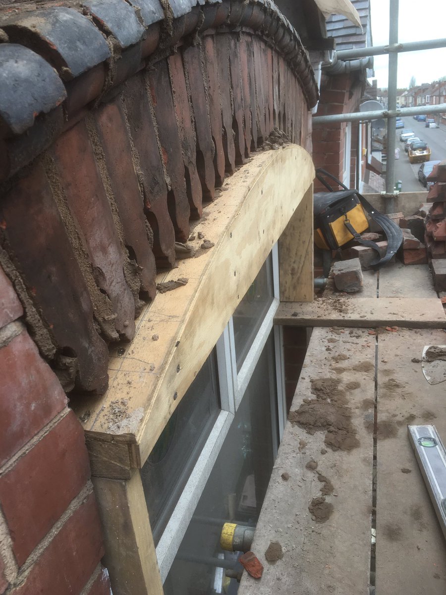 premierrefurb1's tweet photo. Structual Repairs .pre pointing on terraced property https://t.co/DBrFihhKkW