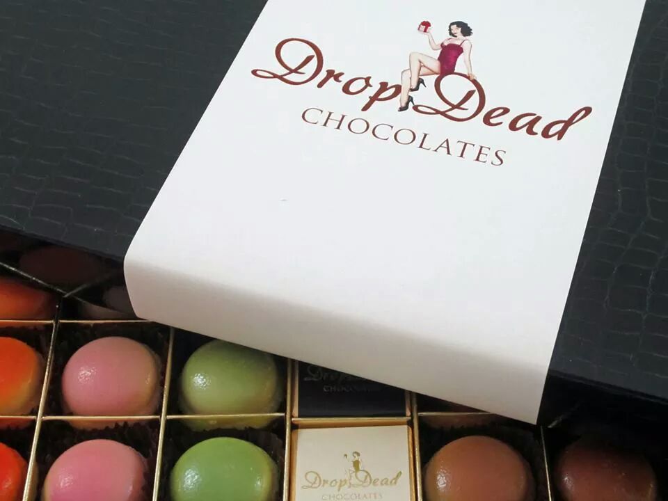 DropDeadChocs's tweet image. A while since we&apos;ve had a comp. Follow and RT for the chance to win a box of #luxury  #macaron  #chocolates