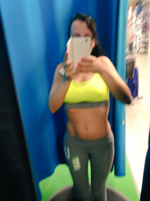 Coucou mes ch&eacute;ris !! J'h&eacute;site entre celui-ci... Num&eacute;ro 1 gris et Num&eacute;ro 2 noir et blanc.. 😮 #Ind&eacute;cise<a href="/tag/fitness"class="tags"><span>#fitness</span></a><a href="/tag/help"class="tags"><span>#help</span></a><a href="/tag/ind%C3%A9cise"class="tags"><span>#ind&eacute;cise</span></a>