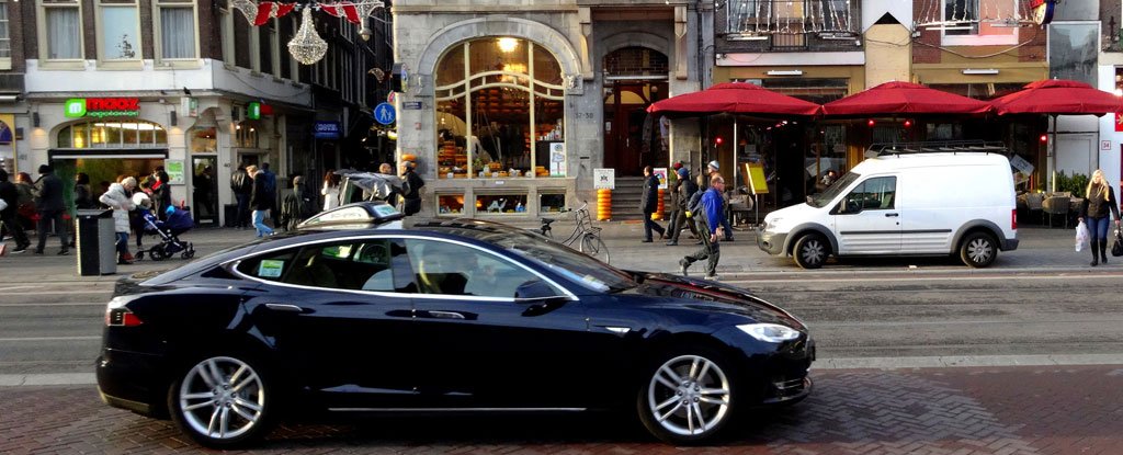 TheFBombBlog's tweet image. The Netherlands is making moves to ban all non-electric vehicles by 2025 buff.ly/23SHzxg