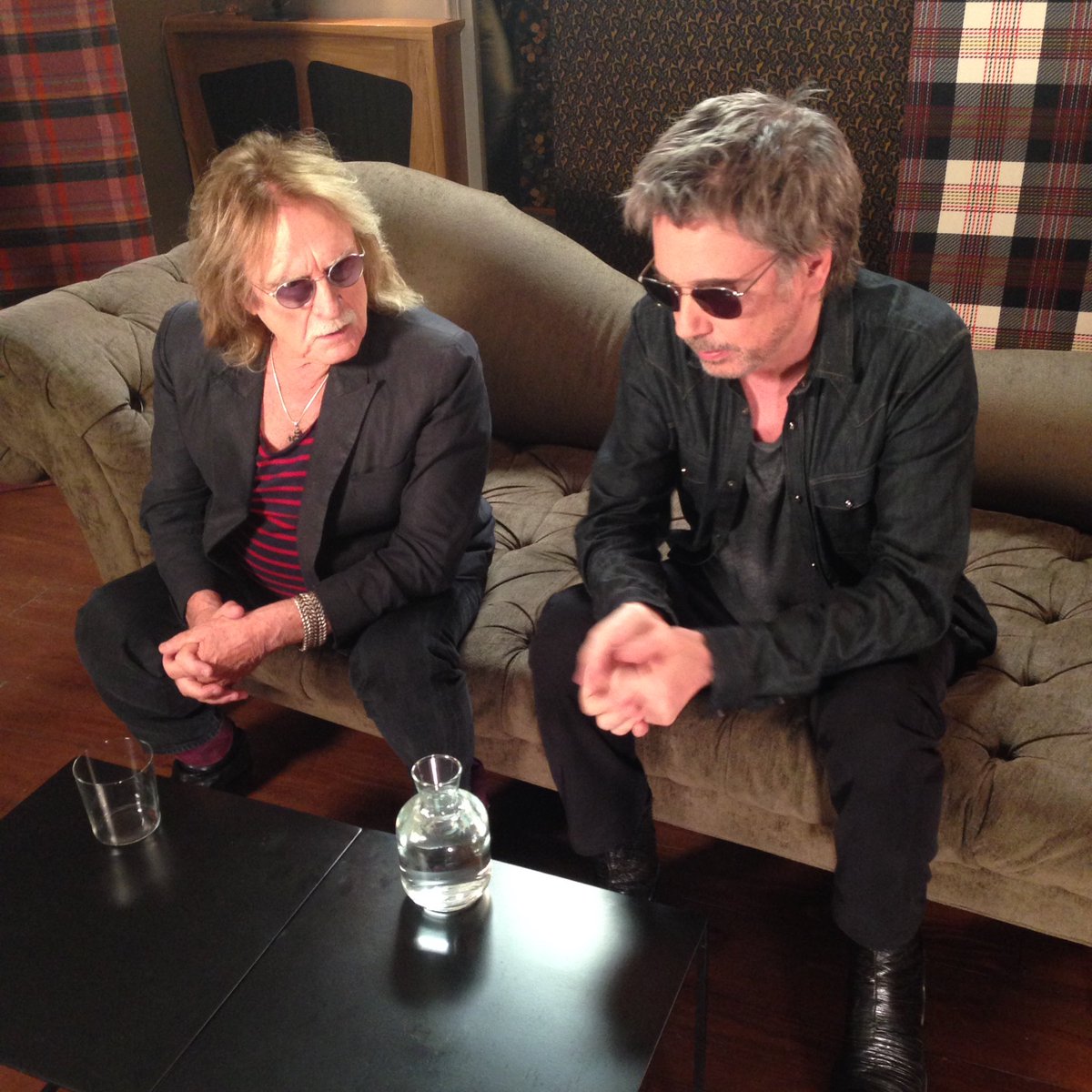 alcalineF2's tweet photo. [TOURNAGE] #Alcaline avec @Benjamin_Biolay, Christophe et @jeanmicheljarre au @LeTrianonParis ! https://t.co/khwex4eh4p