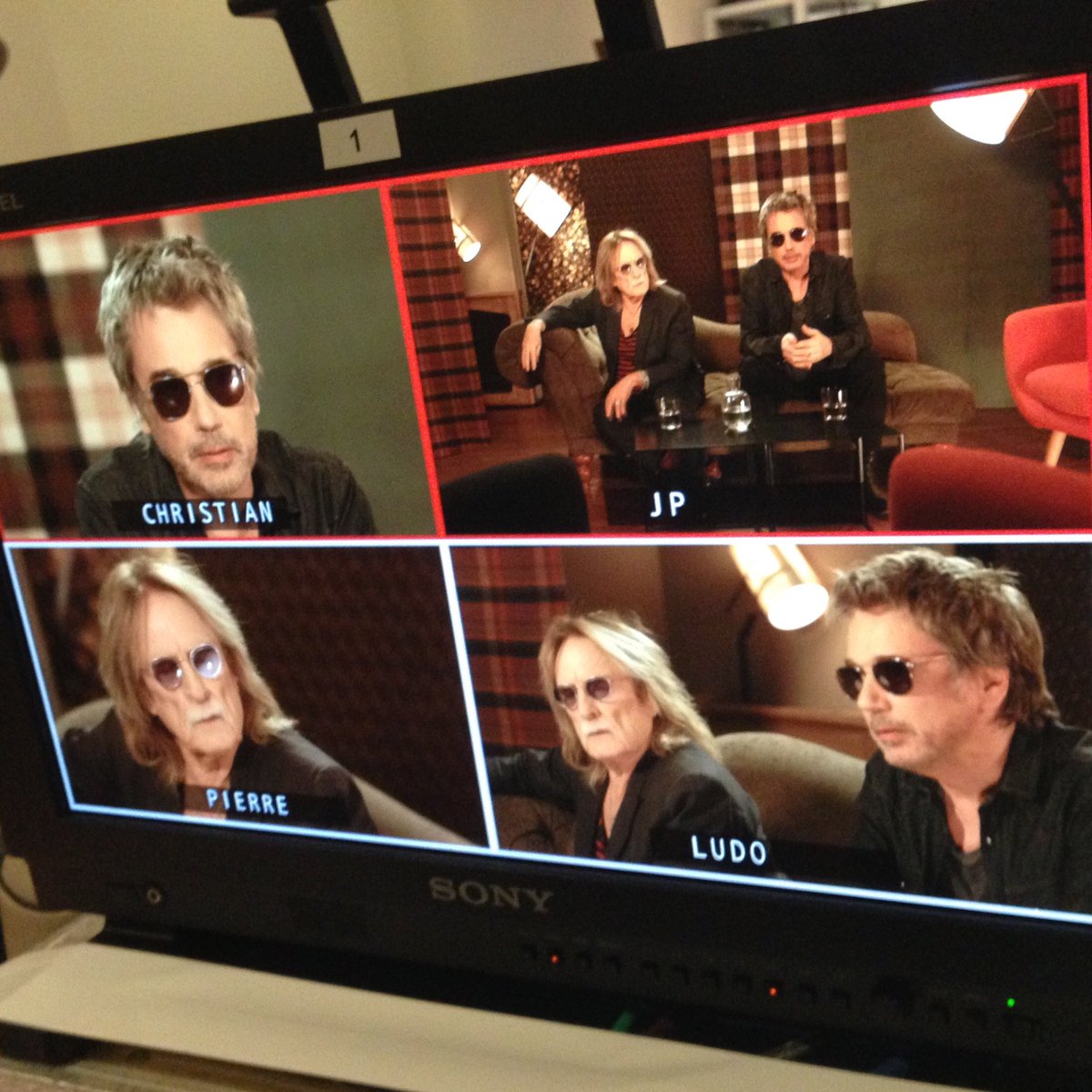 alcalineF2's tweet photo. [TOURNAGE] #Alcaline avec @Benjamin_Biolay, Christophe et @jeanmicheljarre au @LeTrianonParis ! https://t.co/khwex4eh4p