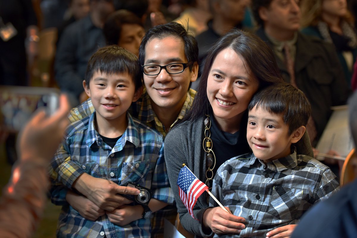 multco's tweet photo. US citizens from 28 countries were sworn in at a naturalization ceremony @ @MultcoLib on Fri https://t.co/MbP3Gaq810 https://t.co/IQHYZ2laJ8