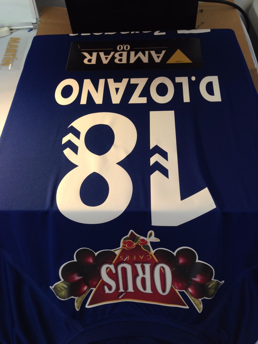 Es_Balonmano's tweet photo. Nos gusta que sigan pidiendo camisetas del gran @onaz_old. Otra manera de homenajear a un grande de nuestro deporte. https://t.co/idpM09ehm5