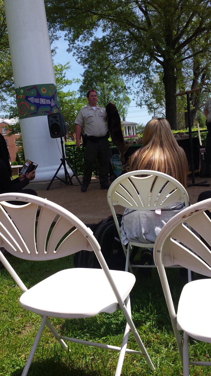 KWPoole97's tweet photo. Earth Fest 🌏🐻 #extra
#animalia #EarthWeek2016 
@MMCBiology @MMC_TN https://t.co/tmvwHa7VrA