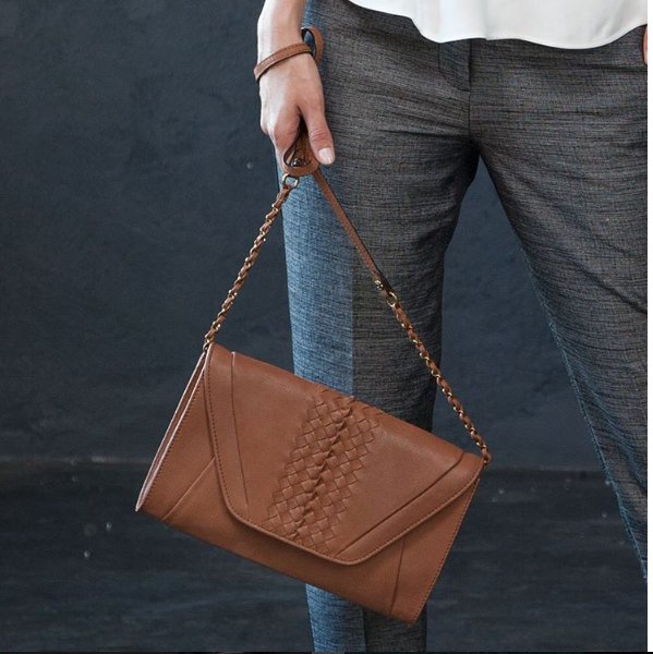 Can't clutch this. #elliottlucca #effortlesslychic #artoftheweave #cordoba #clutch  ow.ly/4mPBcC