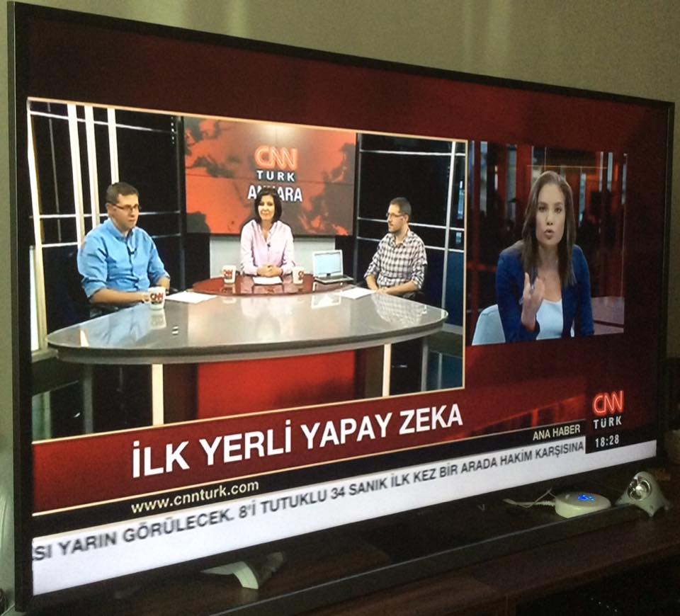 meunal's tweet photo. Görüntülerin Türkçe betimlenmesini amaçlayan @HUCVL çalışması CNN Türk'teydi. Makalesi de SIU 2016'da 🤓 https://t.co/2FAUCrsnHZ