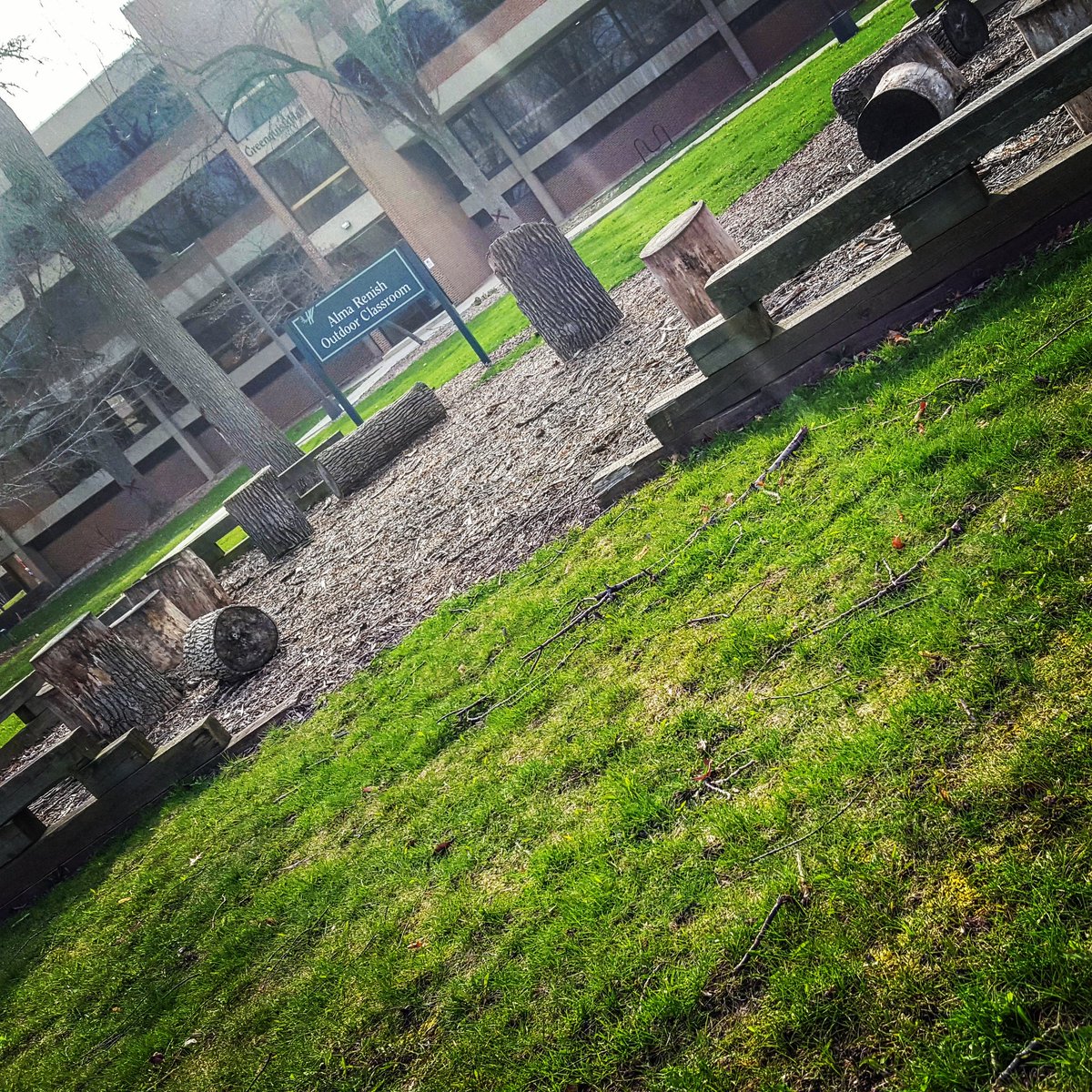 What a beautiful day to have outdoor class! 😄