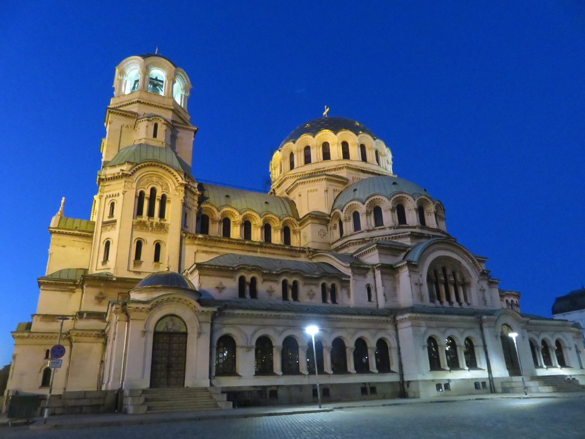 AKarpierz_'s tweet photo. Sofia by night #urloptime https://t.co/20MK6vyrGq