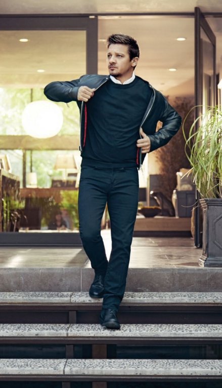 Sebcentric328's tweet photo. Choosing THIS as my #MCM. Photo is by Randall Slavin for #TheRobbReport. #JeremyRenner #TeamRenner https://t.co/5eszwQoAg3