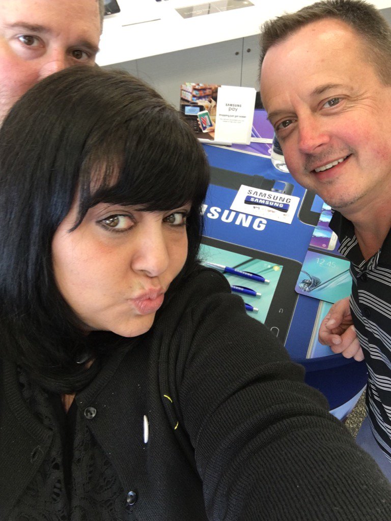 RickeyKathleen's tweet photo. Samsung table #everyoneneedsaSamsung
Buyone getone #everyonelovesfree @unysar @ConradJHunter1 https://t.co/MUvTnxKWFg