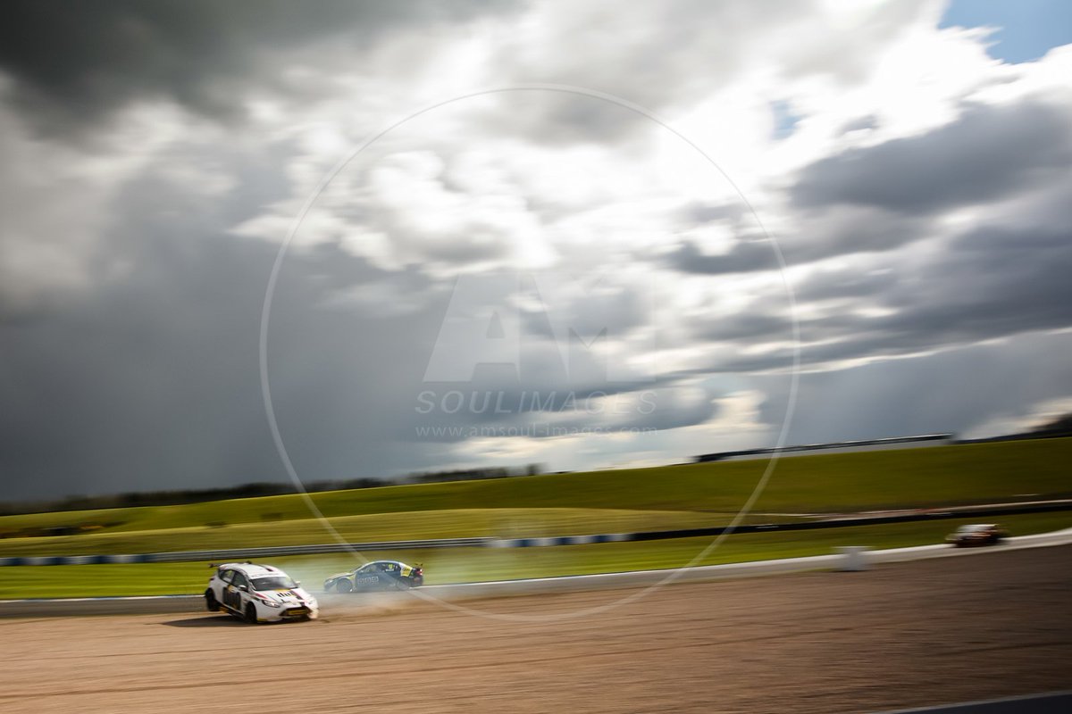 Andrew_Shrimper's tweet photo. Pics from Saturday's BTCC action are now on my FB page. Please take a look and share/RT. https://t.co/Uybb2xb7PY https://t.co/hjmaYWVy9Z