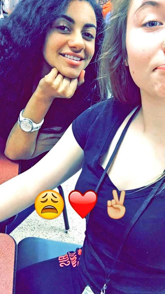 JasmineMnylin's tweet photo. Me and my girl @JamilliaJones  💍😩👀💅 https://t.co/yvJVrdL0zR