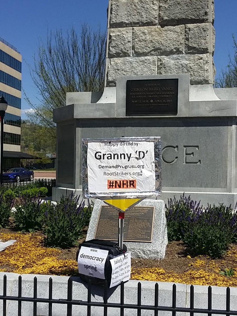 greg411dotme's tweet photo. #DemocracyAwakens #NHR #MaydayPAC #DemocracySpring alive n Asheville NC here tday here tomorrow support 4 DC n jail https://t.co/7N4ffj20WC