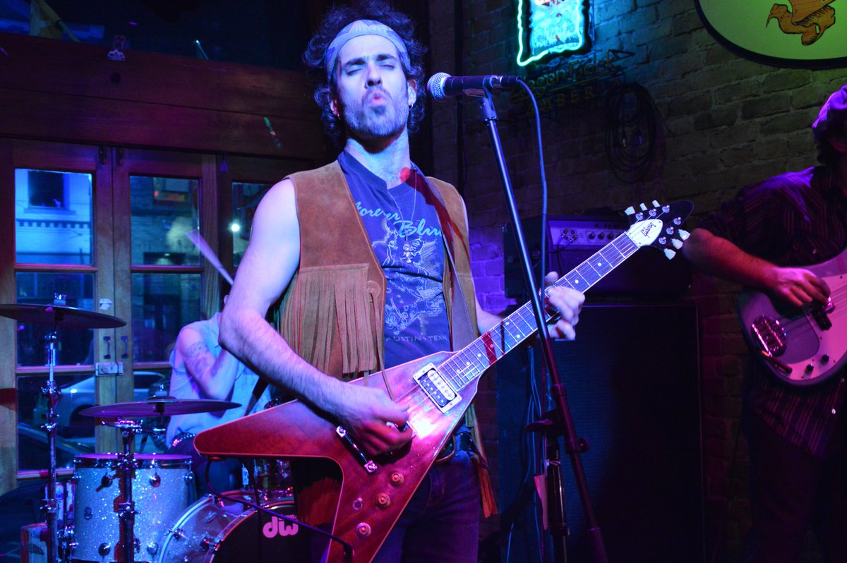 JoHellMusic's tweet photo. Jo Hell at BAT BAR tonight, 9pm. 4/18/16
#tmmp #johell #livemusic #austin https://t.co/kgyeueBt1i