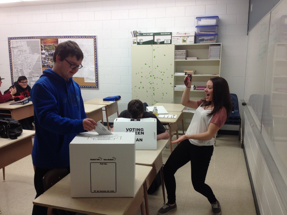 rwbergman's tweet photo. RCI students part of Manitoba Student Vote 2016. April 18 9/10 Social Studies @RivertonCI  @evergreen_sd https://t.co/Xf60B1PUgp