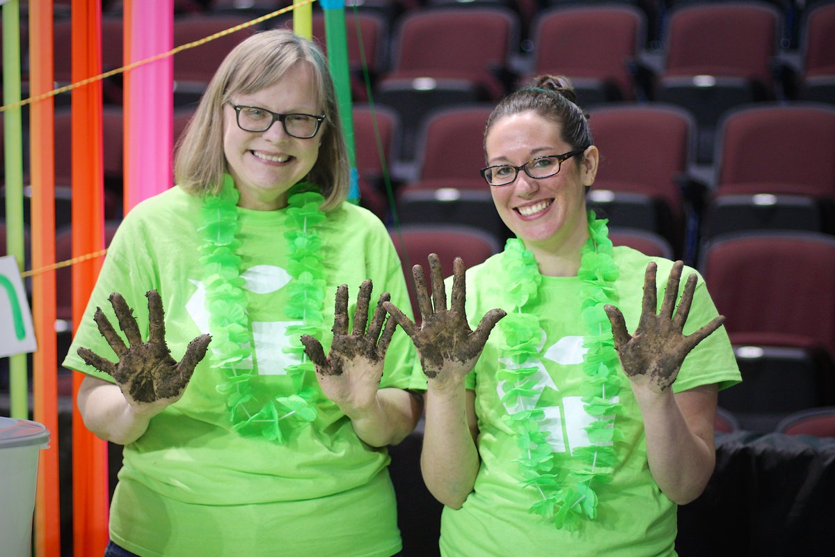 GarbagetoGarden's tweet photo. Thanks to the help from our volunteers, we sent more kids than we can count home from @Kidabaloo with #seedbombs! https://t.co/H44zBBXg1e