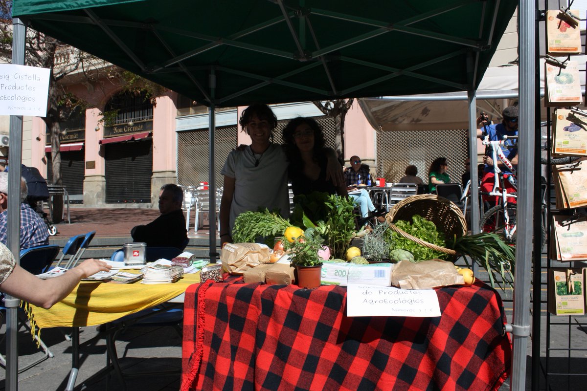 PICValles's tweet photo. @PICValles el Marti i la Cris #firaagroecologica #Terrassa https://t.co/KUbWEByBEU