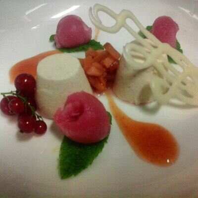 poppyscupcakes's tweet photo. We have got one of Ireland's Top Chefs @chefnoelk giving you baking tips, every Tuesday from 8pm on #CupcakeHour 💕 https://t.co/FMtjKl5uOk