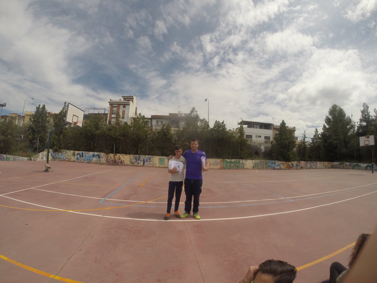 MOTEFVOLEI3A's tweet photo. GRUPO DE #3ESOA. AQUÍ OS DEJO LAS FOTOS DE LOS PREMIOS DE HOY :) https://t.co/wIexDwJGGN