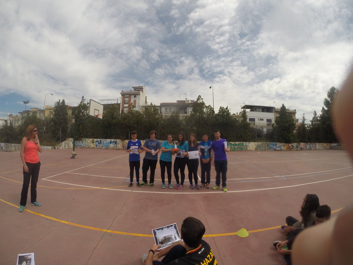 MOTEFVOLEI3A's tweet photo. MÁS FOTOS DEL #GRUPO3ºESOA https://t.co/ysJZs5u5fw