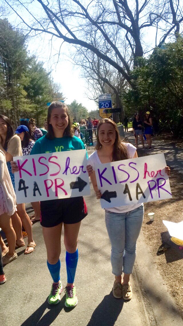 LeilaniStacy's tweet photo. Always the best day of the year #WellesleyScreamTunnel #MarathonMonday 💙🎉 https://t.co/16uUPkfiuB